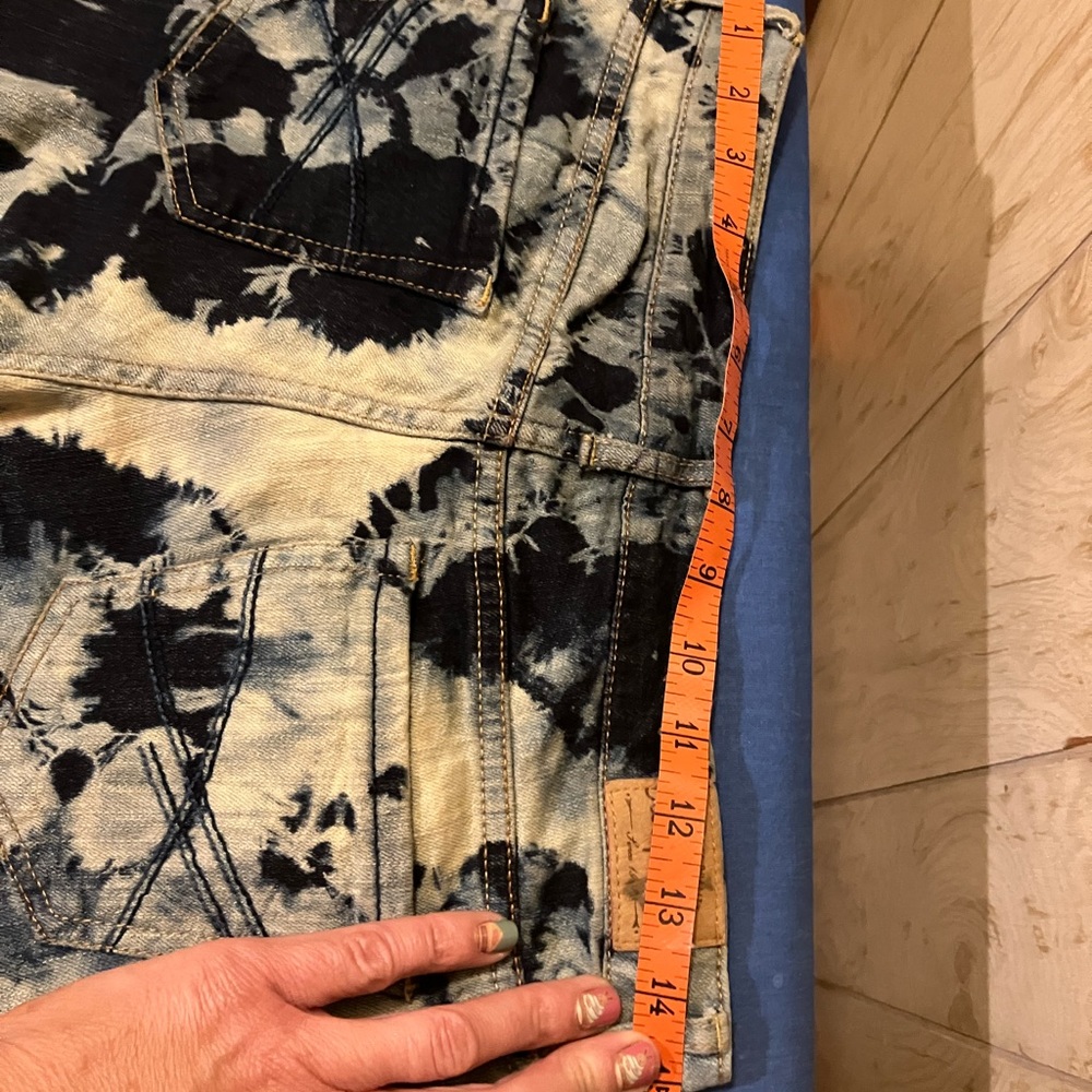 𝅺aeropostale Reverse bleach tie dye Bermuda stretch jean shorts size 4 - Picture 4 of 9
